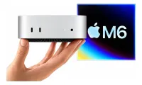 Mão segurando o Mac mini M6 pela base, mostrando o tamanho compacto e as portas frontais, ao lado do logo do chip Apple M6